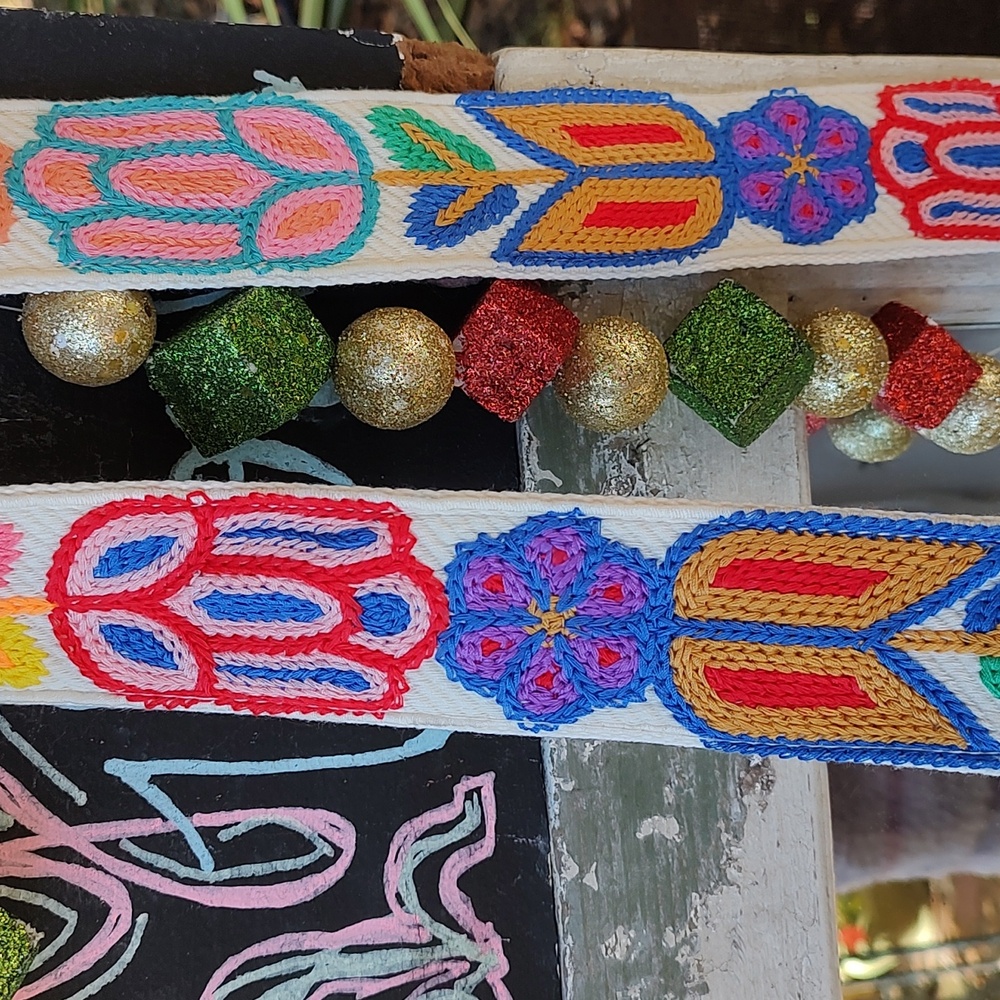 NWT Colorful Embroidered Bag guitar style Strap - Picture 4 of 4